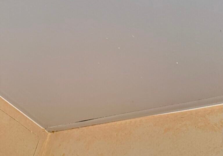 Wall seam appearinf that Paint EZ can repair.