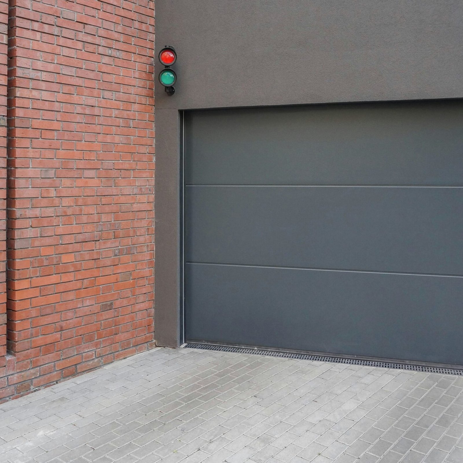 Commercial business garage door that can be painted by Paint EZ crew.